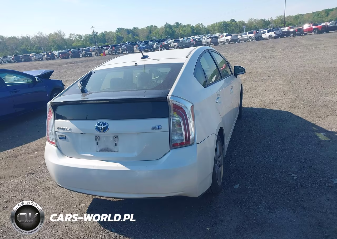 2015 Toyota Prius Persona Series Special Edition VIN:JTDKN3DUXF0397430 - 16