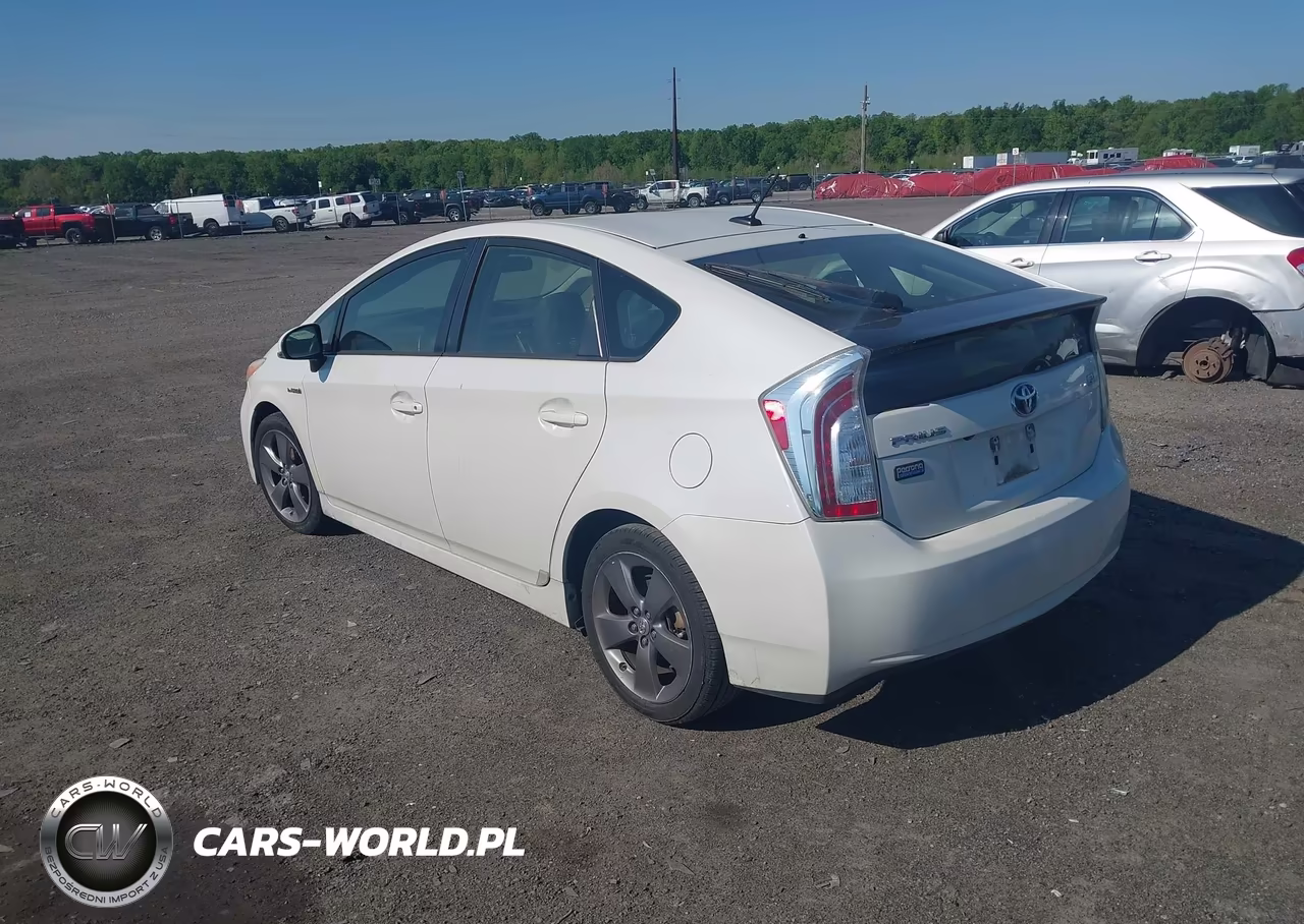 2015 Toyota Prius Persona Series Special Edition VIN:JTDKN3DUXF0397430 - 3