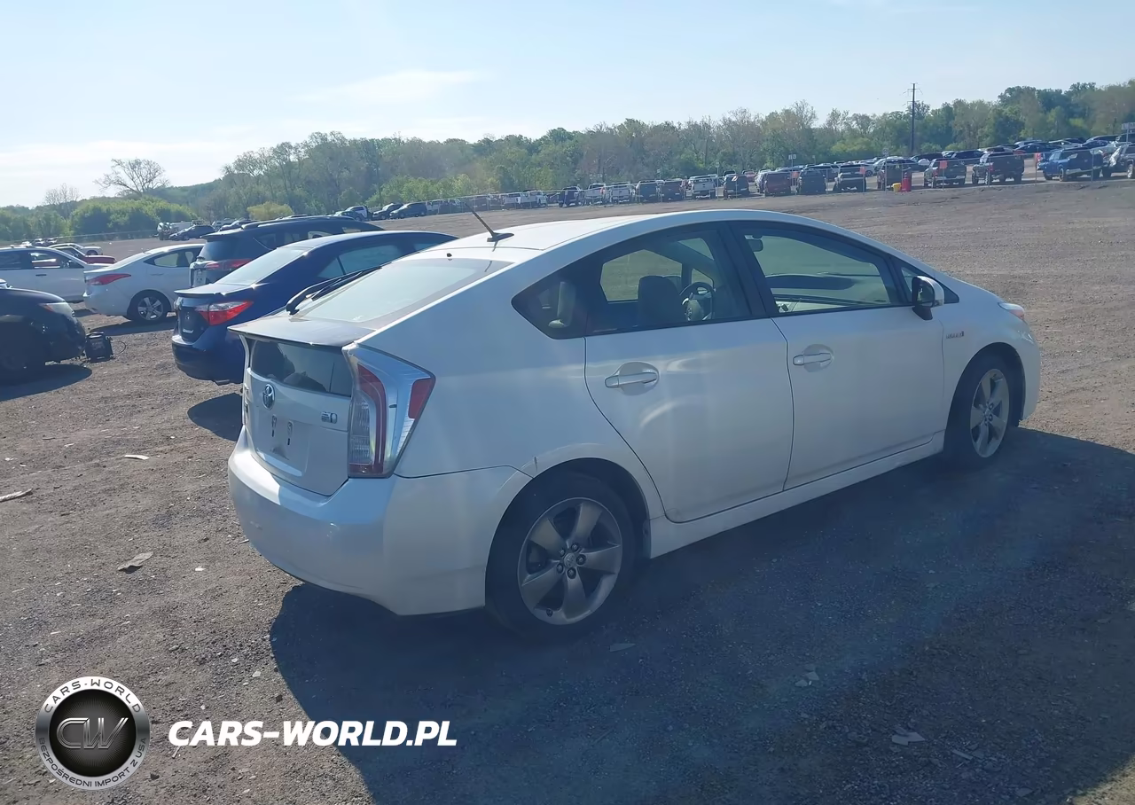 2015 Toyota Prius Persona Series Special Edition VIN:JTDKN3DUXF0397430 - 4
