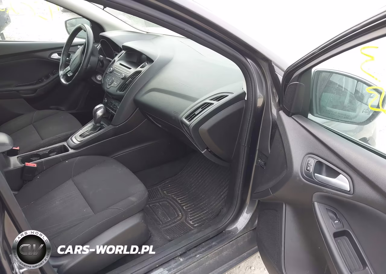 2016 Ford Focus Se VIN:1FADP3F23GL229486 - 5
