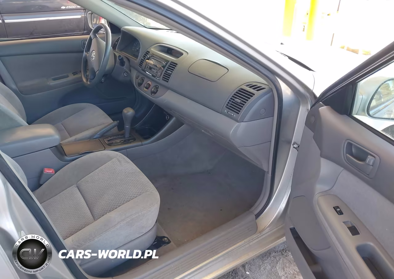 2004 Toyota Camry Le VIN:4T1BE32K74U819107 - 5