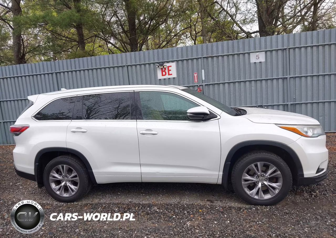2015 Toyota Highlander Xle V6 VIN:5TDJKRFH2FS167823 - 13