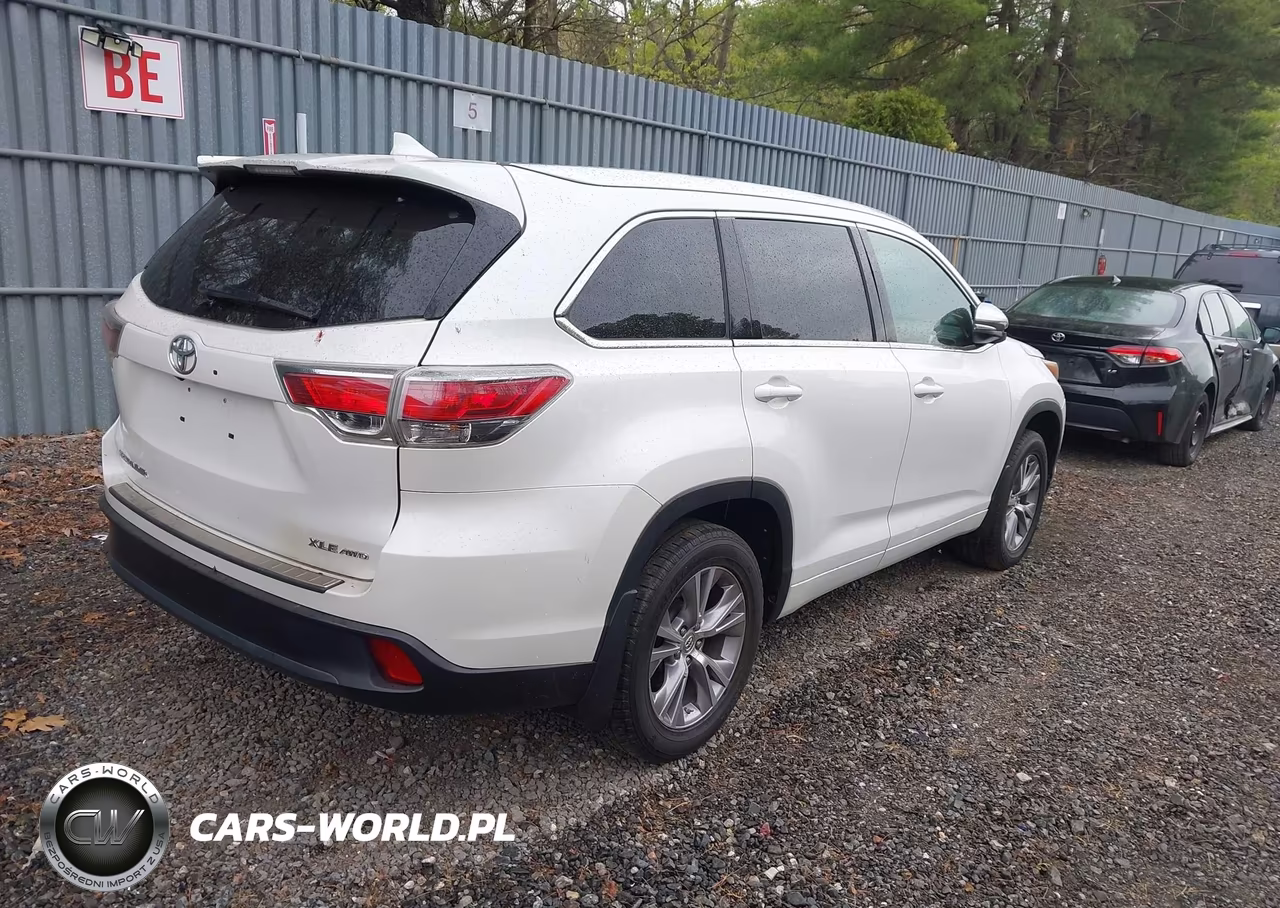 2015 Toyota Highlander Xle V6 VIN:5TDJKRFH2FS167823 - 4