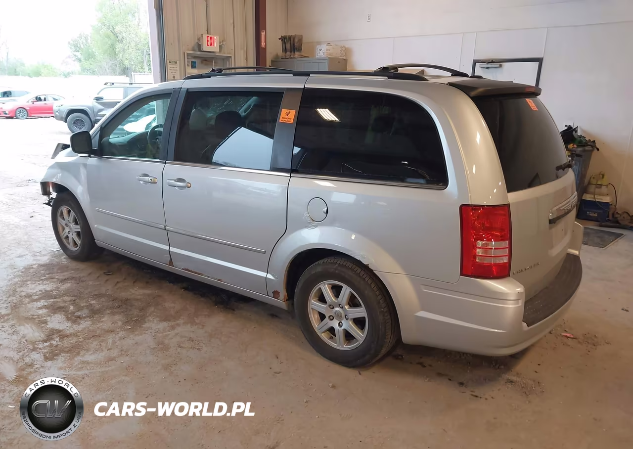 2010 Chrysler Town & Country Touring VIN:2A4RR5D19AR368868 - 3
