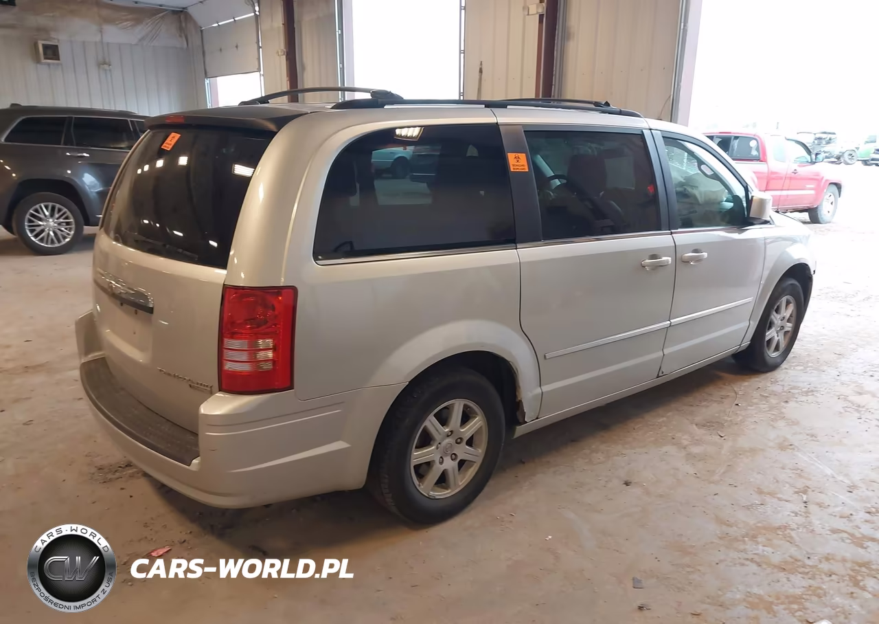 2010 Chrysler Town & Country Touring VIN:2A4RR5D19AR368868 - 4