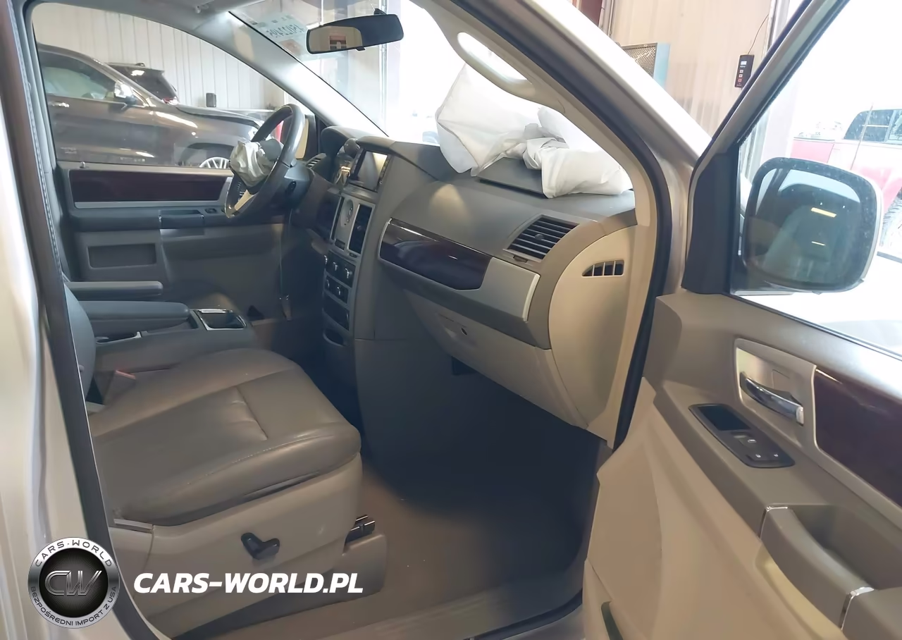 2010 Chrysler Town & Country Touring VIN:2A4RR5D19AR368868 - 5