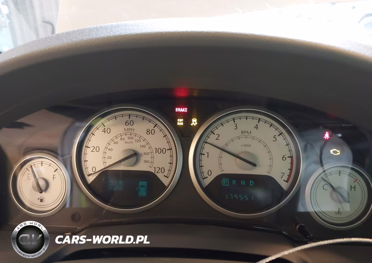 2010 Chrysler Town & Country Touring VIN:2A4RR5D19AR368868 - 7