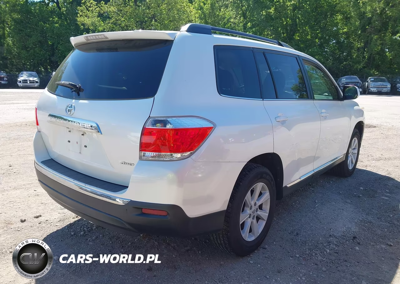 2013 Toyota Highlander Base Plus V6 VIN:5TDBK3EH8DS255162 - 4