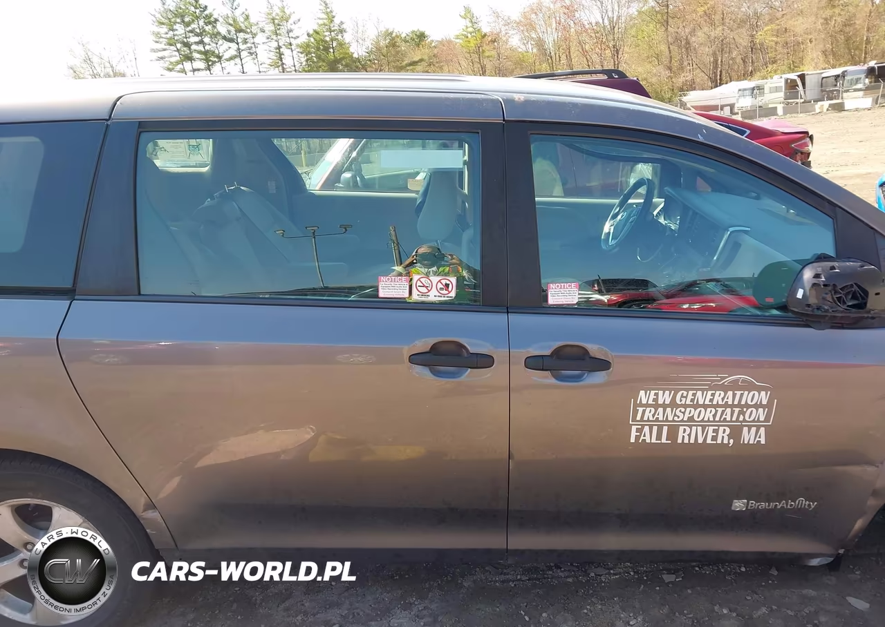 2018 Toyota Sienna L 7 Passenger VIN:5TDZZ3DC5JS942420 - 13