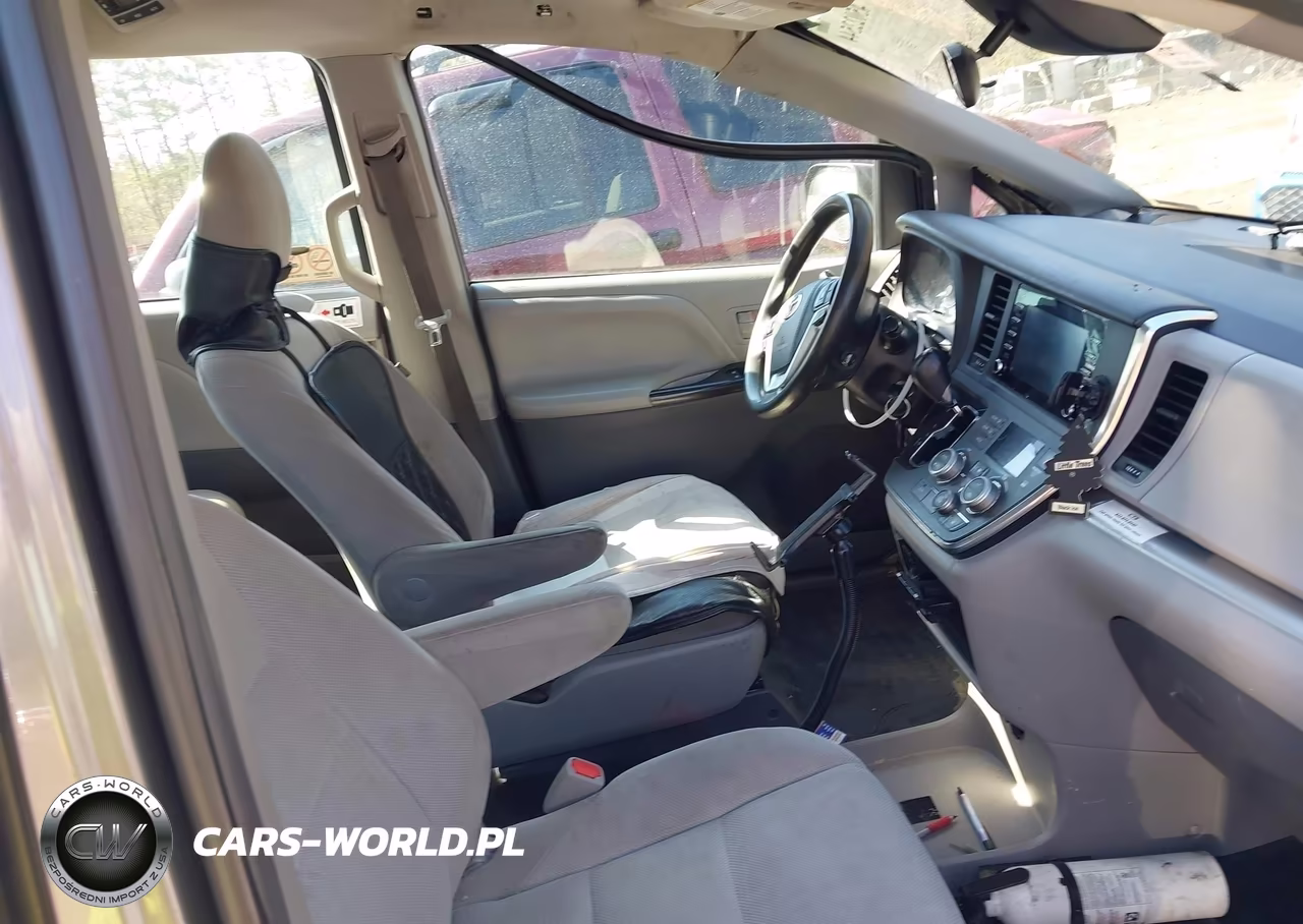 2018 Toyota Sienna L 7 Passenger VIN:5TDZZ3DC5JS942420 - 5