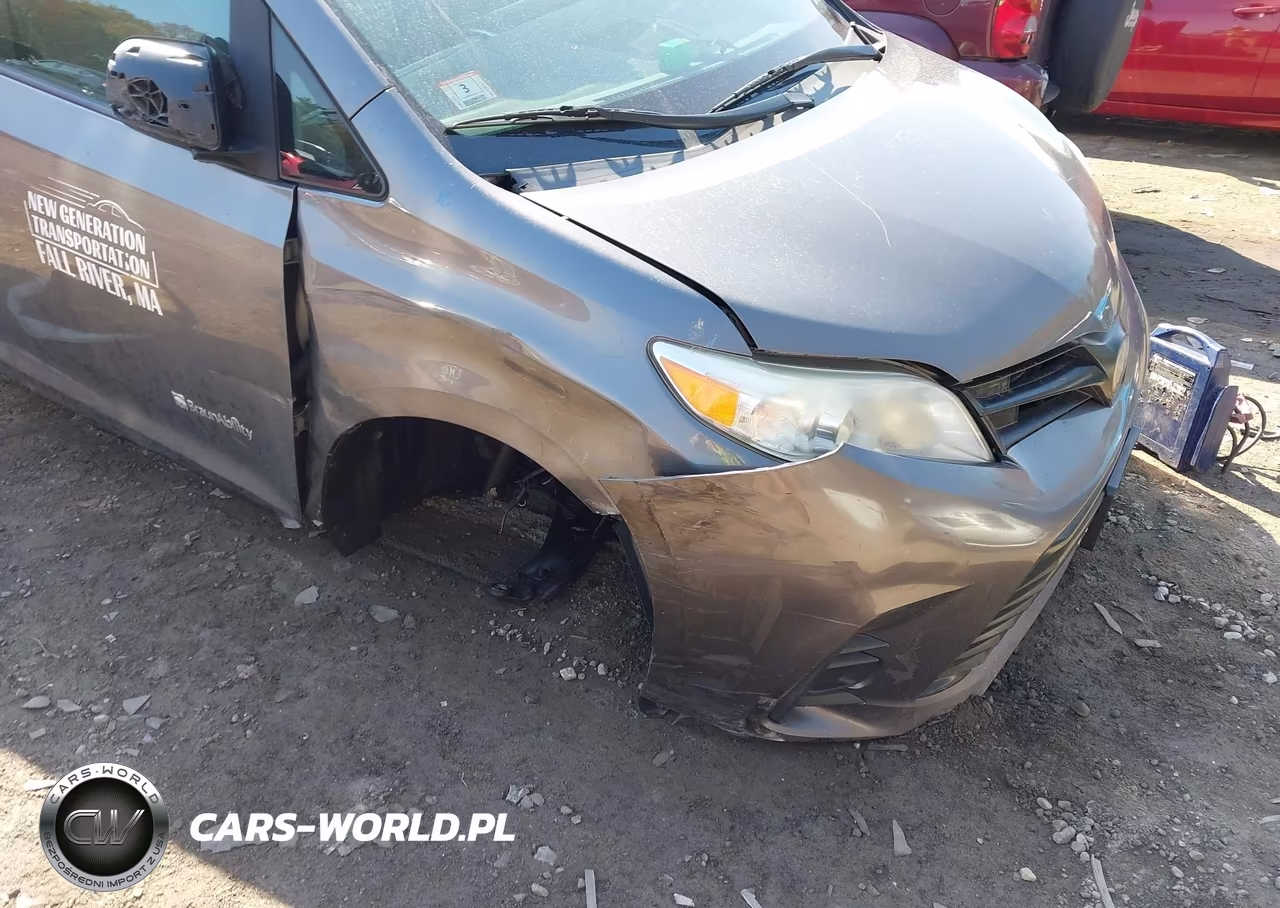 2018 Toyota Sienna L 7 Passenger VIN:5TDZZ3DC5JS942420 - 6