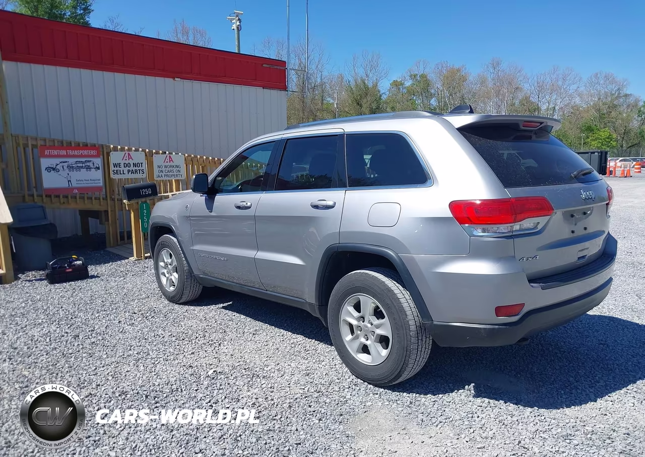 2016 Jeep Grand Cherokee Laredo VIN:1C4RJFAG1GC461025 - 3