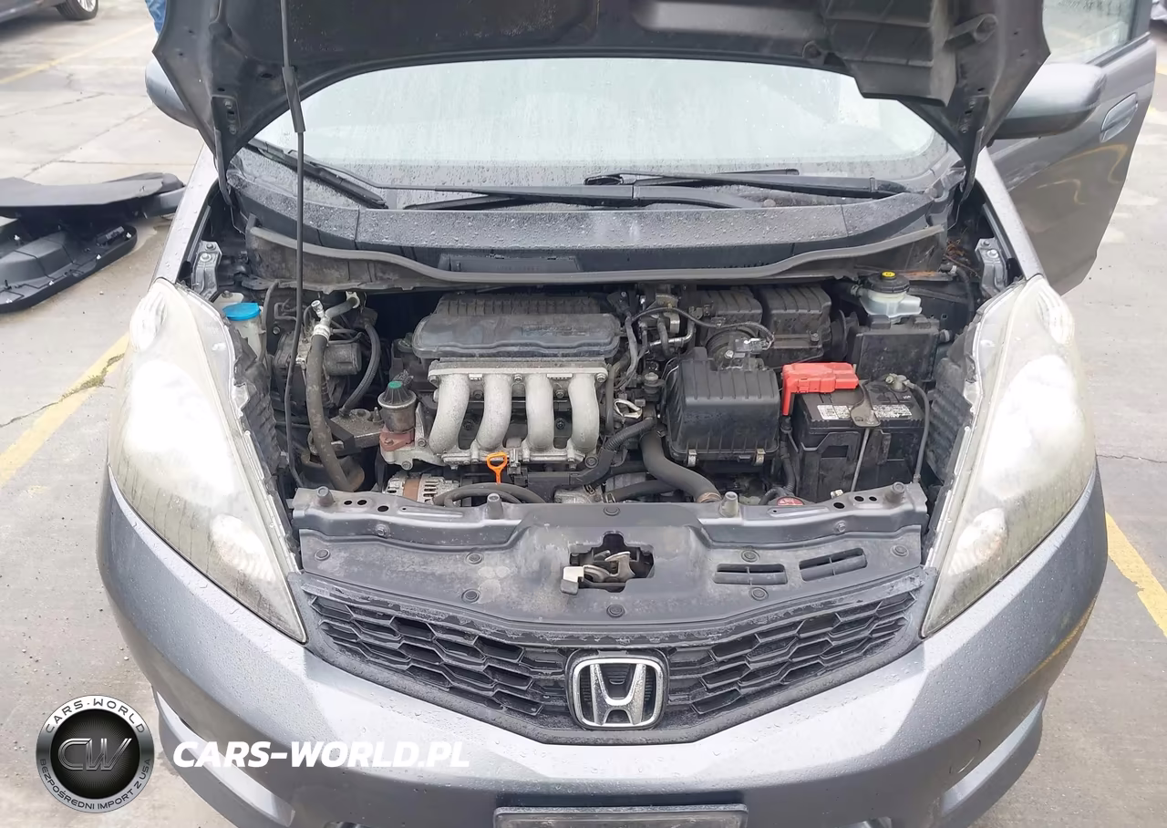 2013 Honda Fit Sport VIN:JHMGE8H56DC038253 - 10