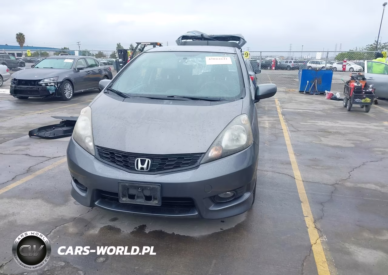 2013 Honda Fit Sport VIN:JHMGE8H56DC038253 - 13