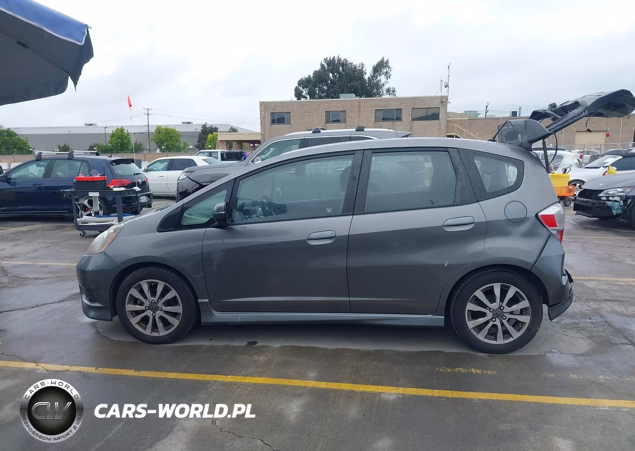 2013 Honda Fit Sport VIN:JHMGE8H56DC038253 - 15
