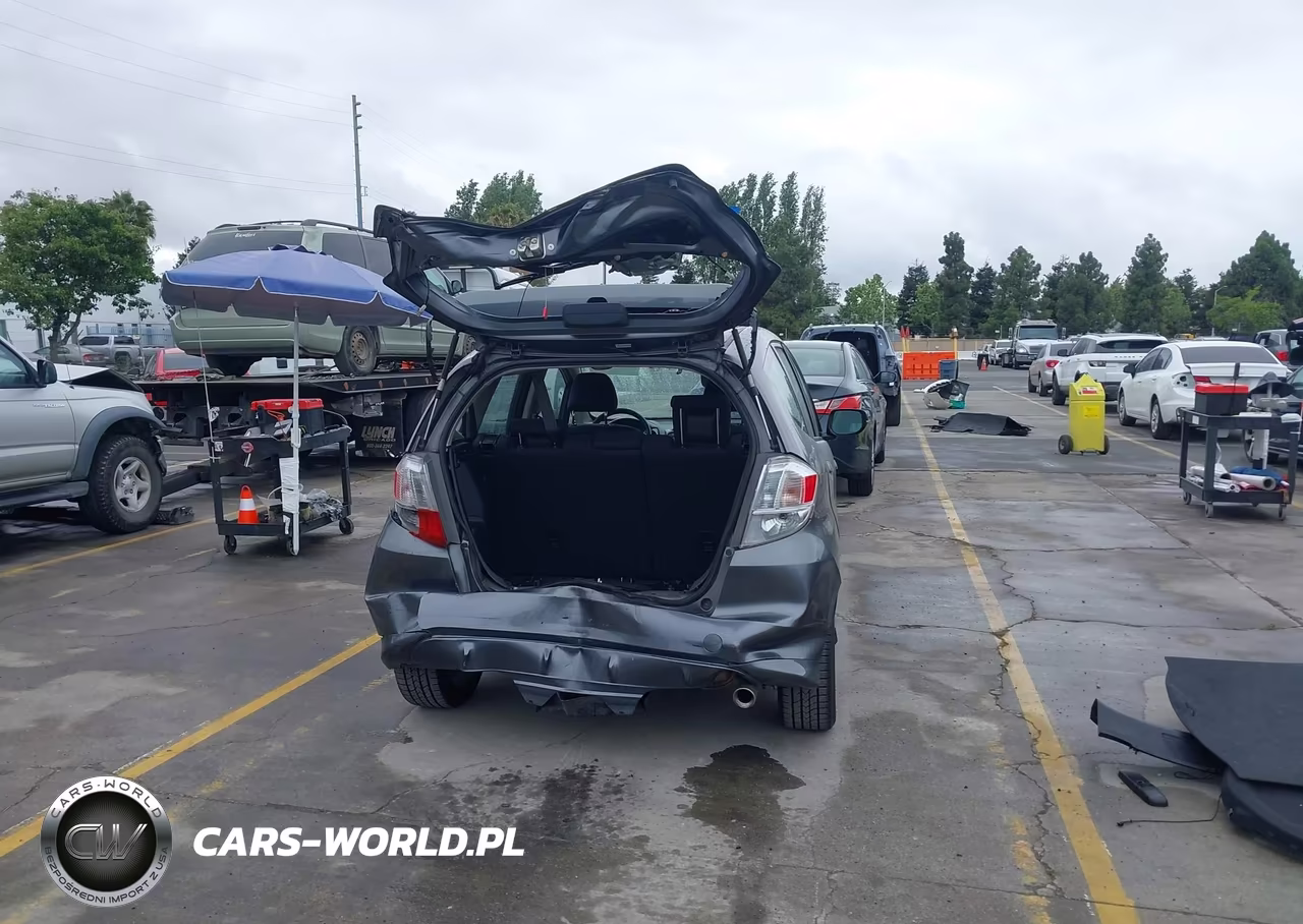2013 Honda Fit Sport VIN:JHMGE8H56DC038253 - 17