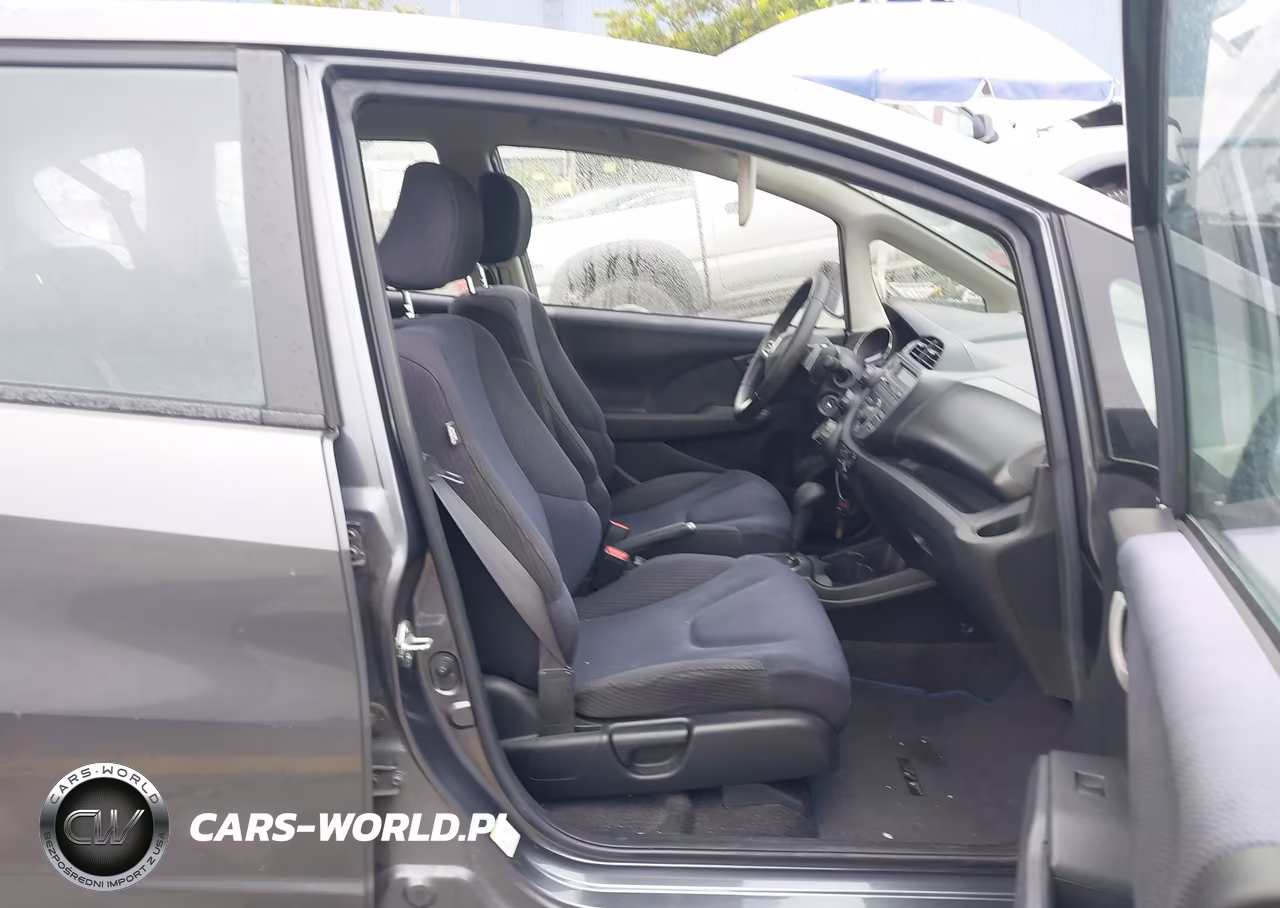 2013 Honda Fit Sport VIN:JHMGE8H56DC038253 - 5