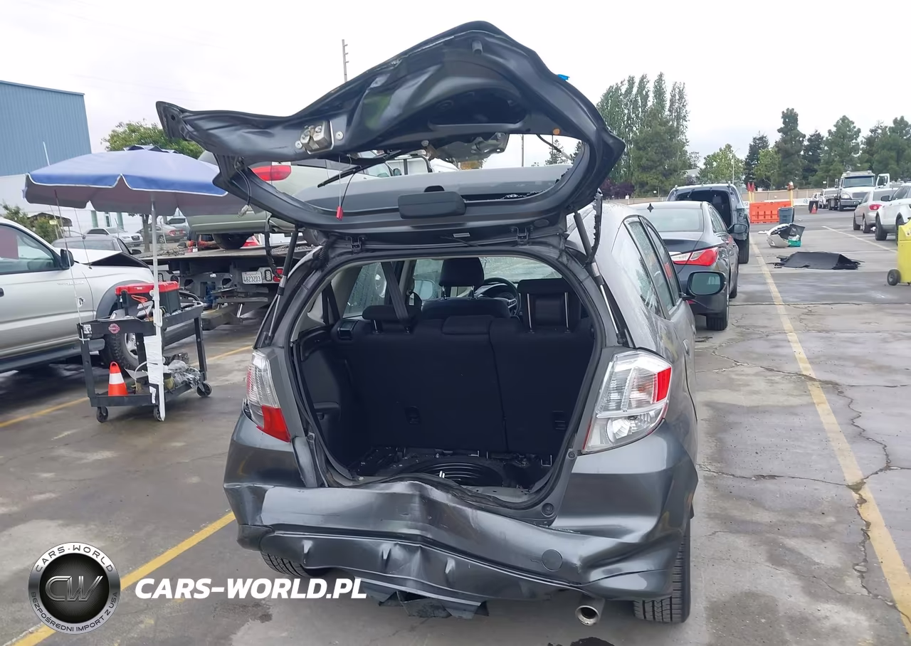 2013 Honda Fit Sport VIN:JHMGE8H56DC038253 - 6