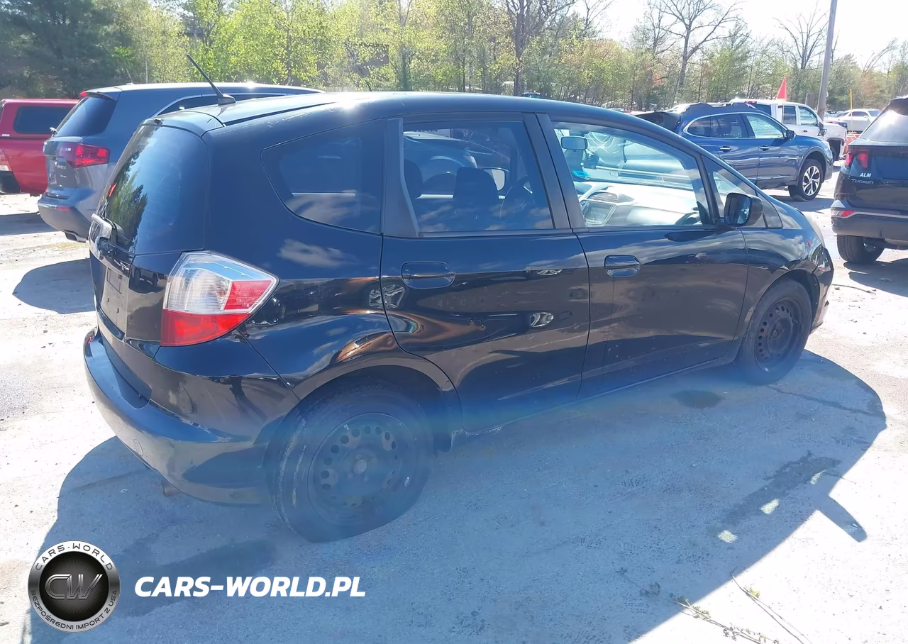 2011 Honda Fit VIN:JHMGE8G3XBS006344 - 4