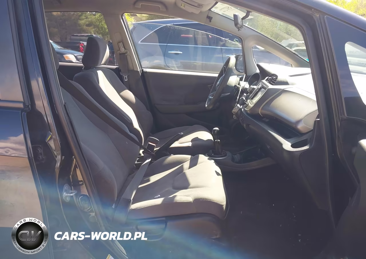 2011 Honda Fit VIN:JHMGE8G3XBS006344 - 5