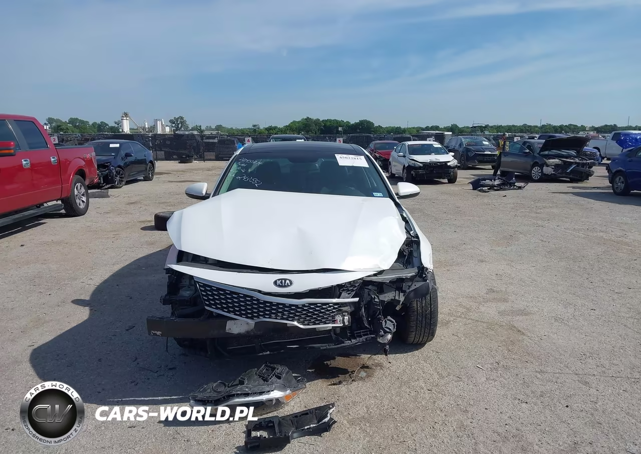 2018 Kia Optima S VIN:5XXGT4L39JG243552 - 12