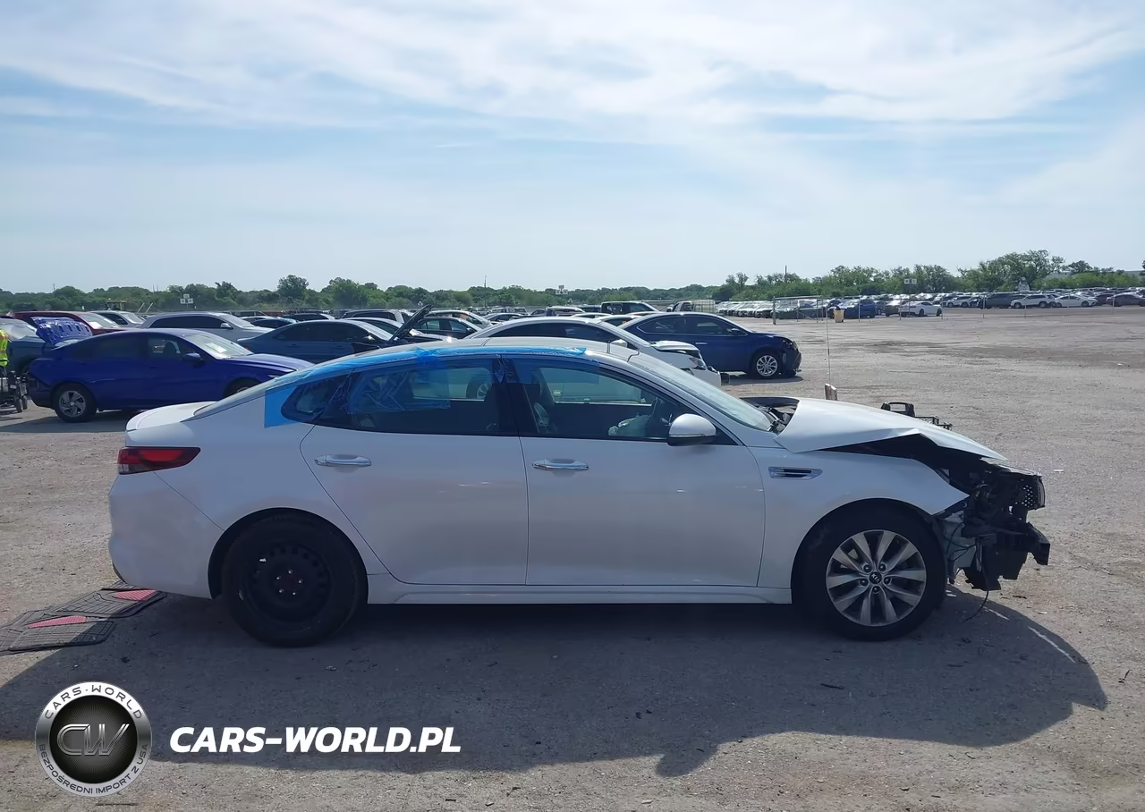 2018 Kia Optima S VIN:5XXGT4L39JG243552 - 13
