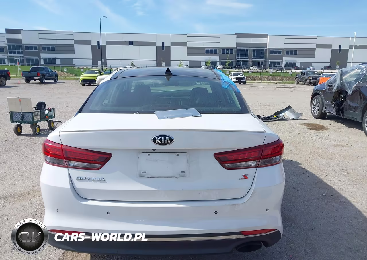 2018 Kia Optima S VIN:5XXGT4L39JG243552 - 16