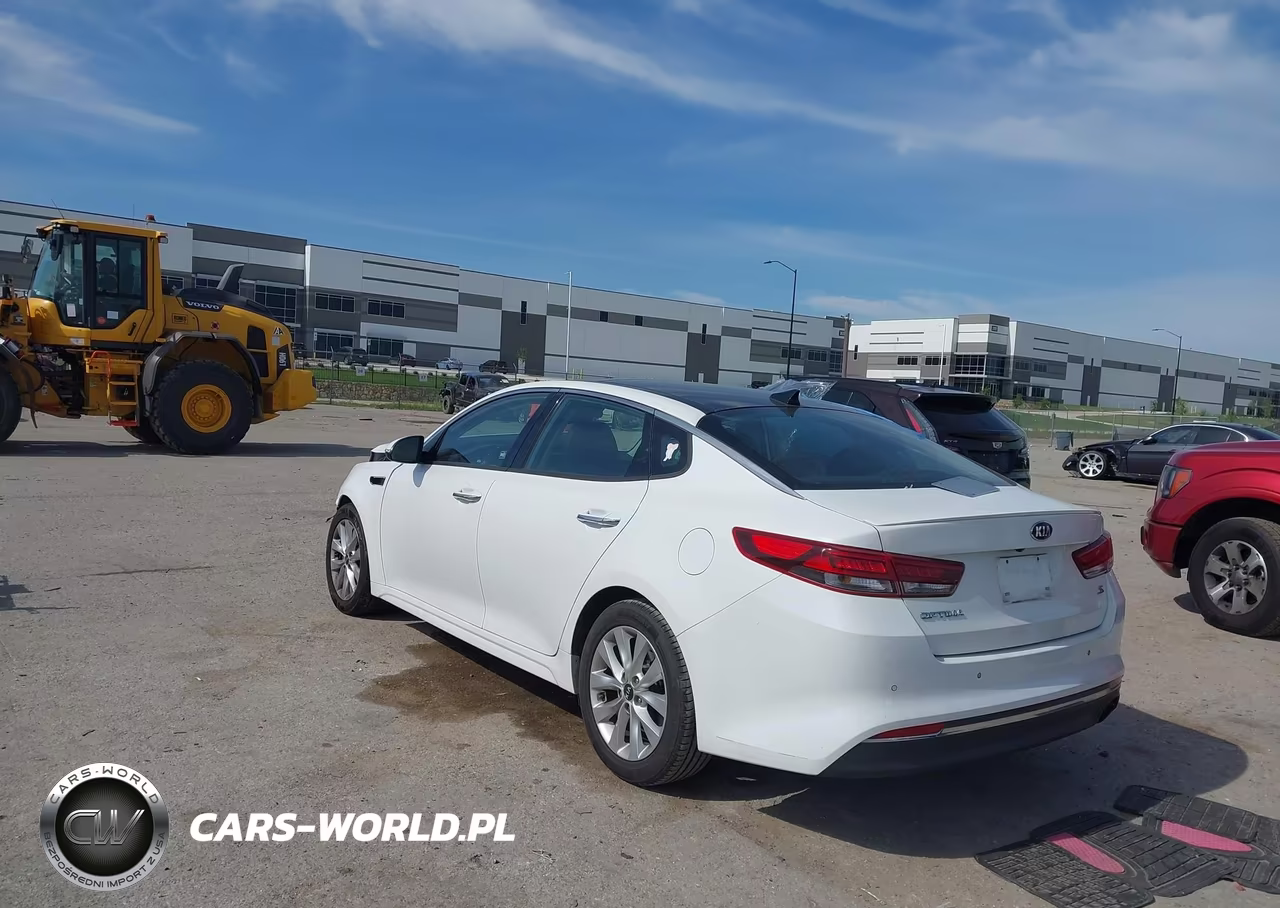 2018 Kia Optima S VIN:5XXGT4L39JG243552 - 3