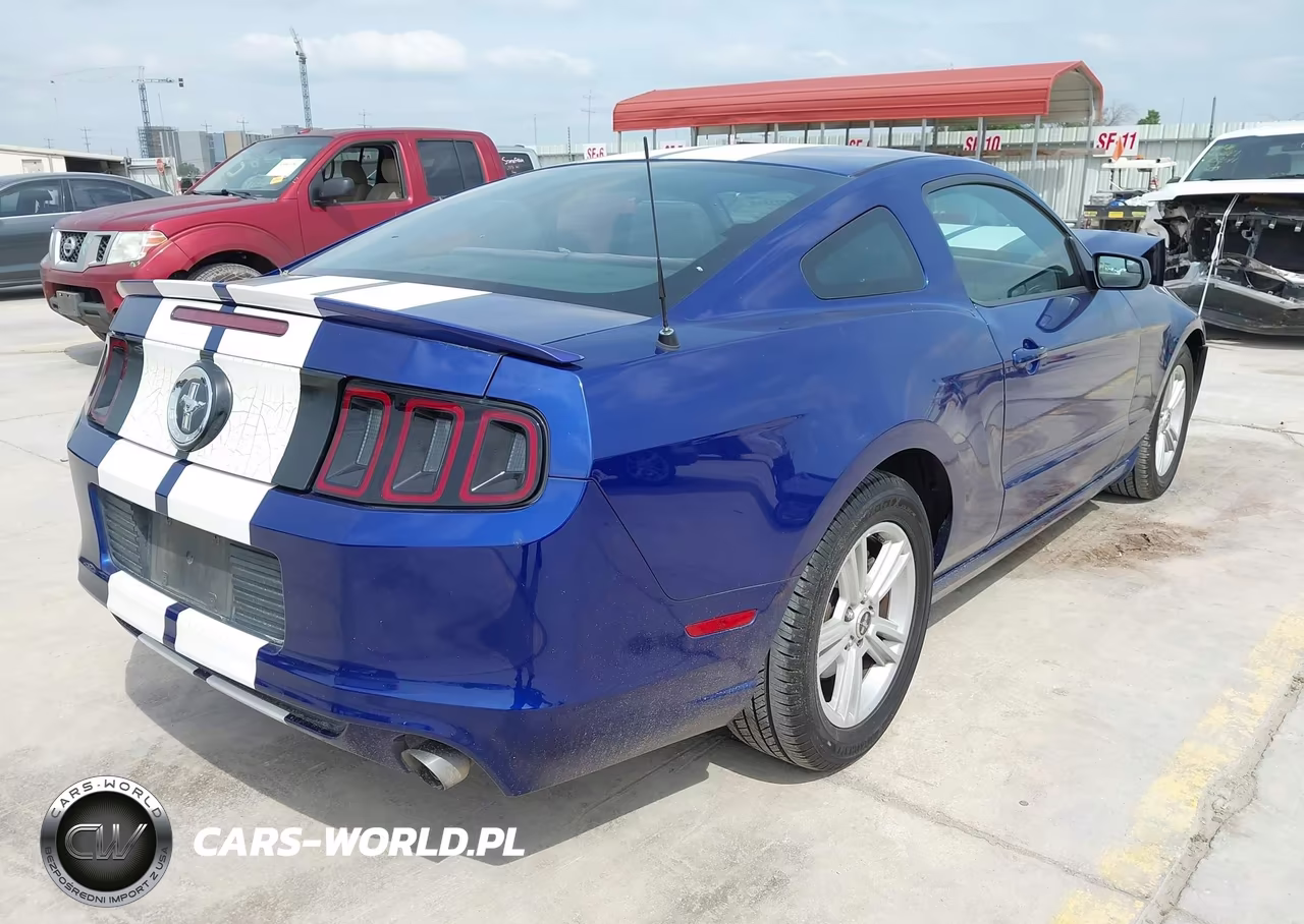 2014 Ford Mustang V6 VIN:1ZVBP8AM1E5250584 - 4