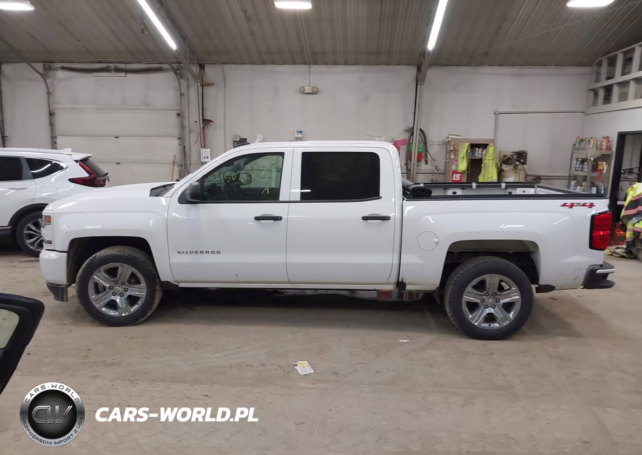 2018 Chevrolet Silverado 1500 Custom VIN:3GCUKPEC1JG374136 - 14