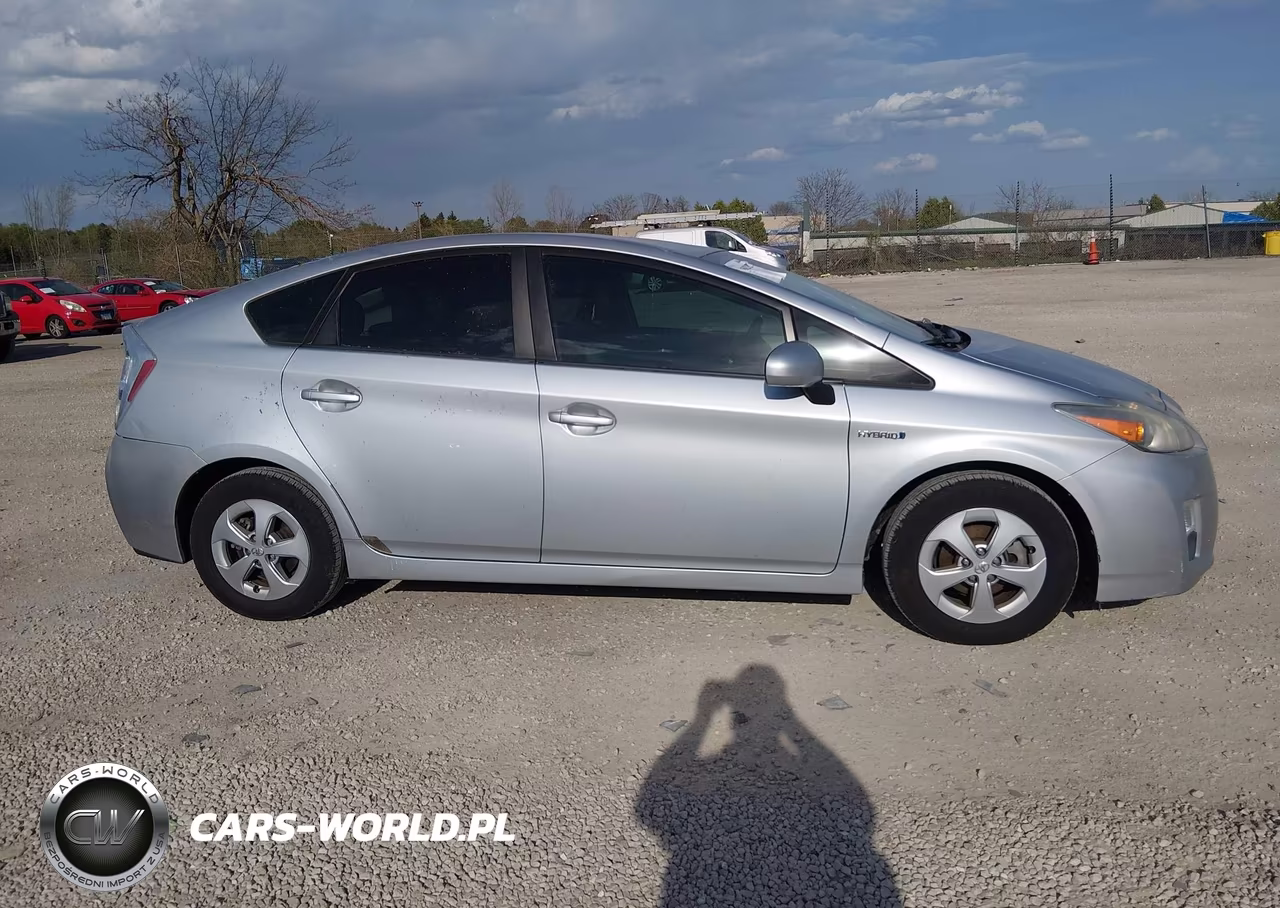 2011 Toyota Prius Two VIN:JTDKN3DU9B1362186 - 13