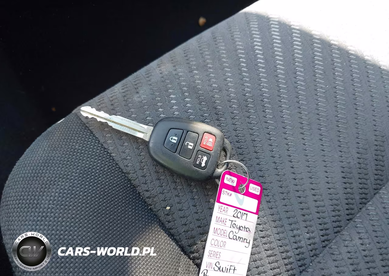 2017 Toyota Camry Le VIN:4T1BF1FK4HU386363 - 11