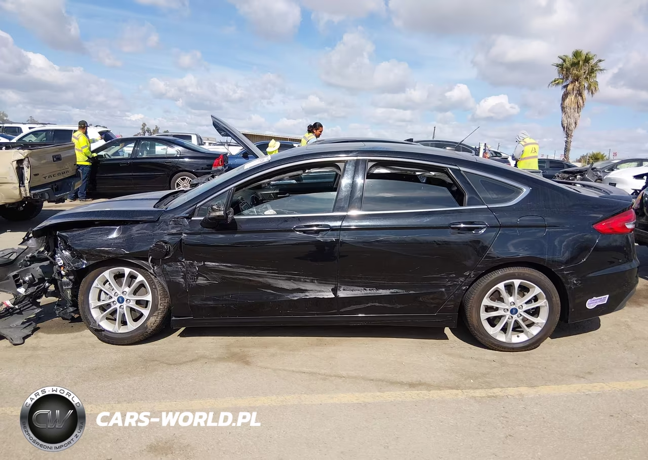2019 Ford Fusion Energi Titanium VIN:3FA6P0SU0KR232368 - 14