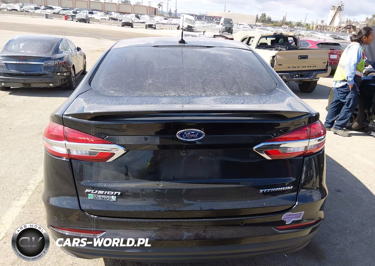 2019 Ford Fusion Energi Titanium VIN:3FA6P0SU0KR232368 - 16