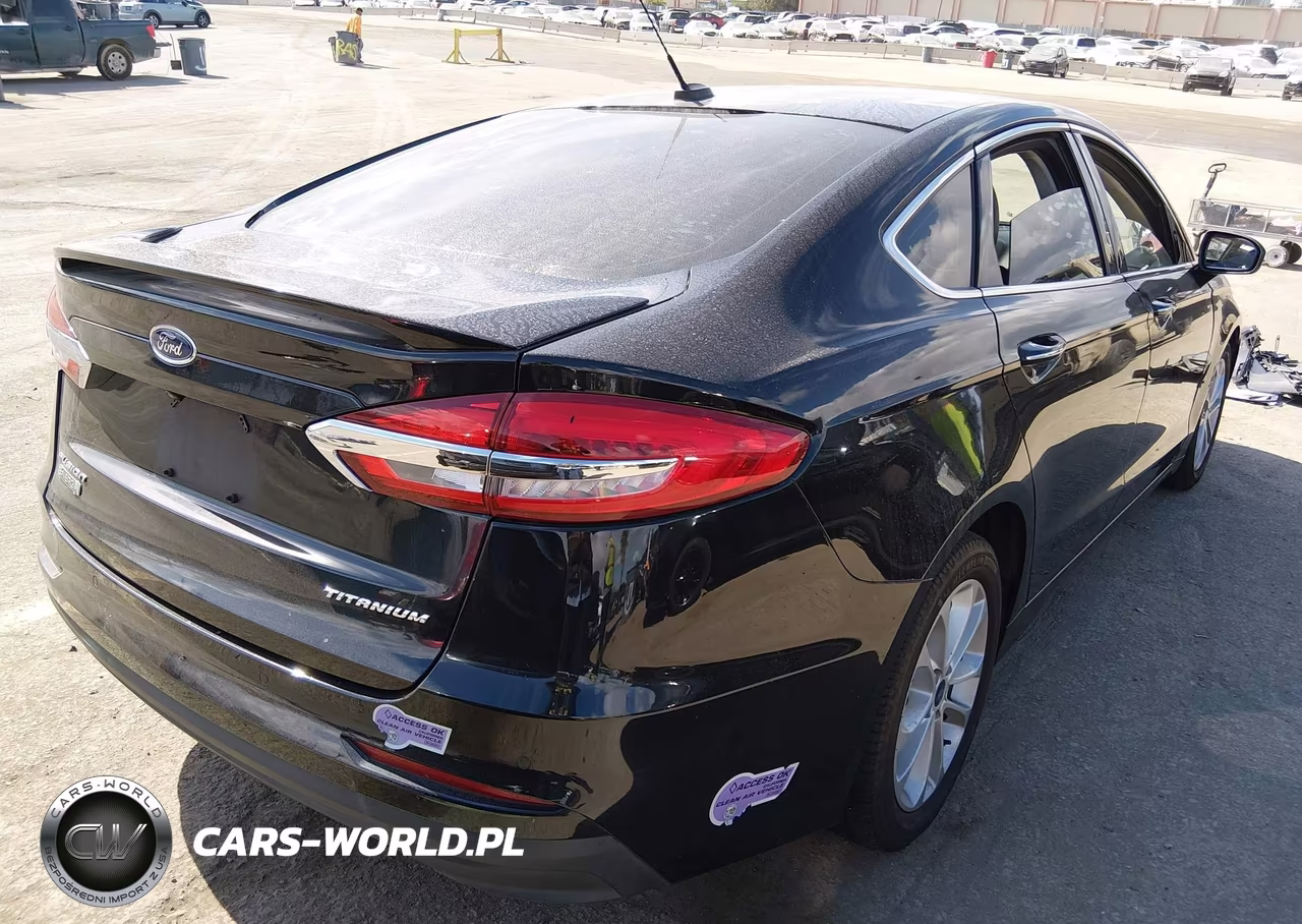 2019 Ford Fusion Energi Titanium VIN:3FA6P0SU0KR232368 - 4