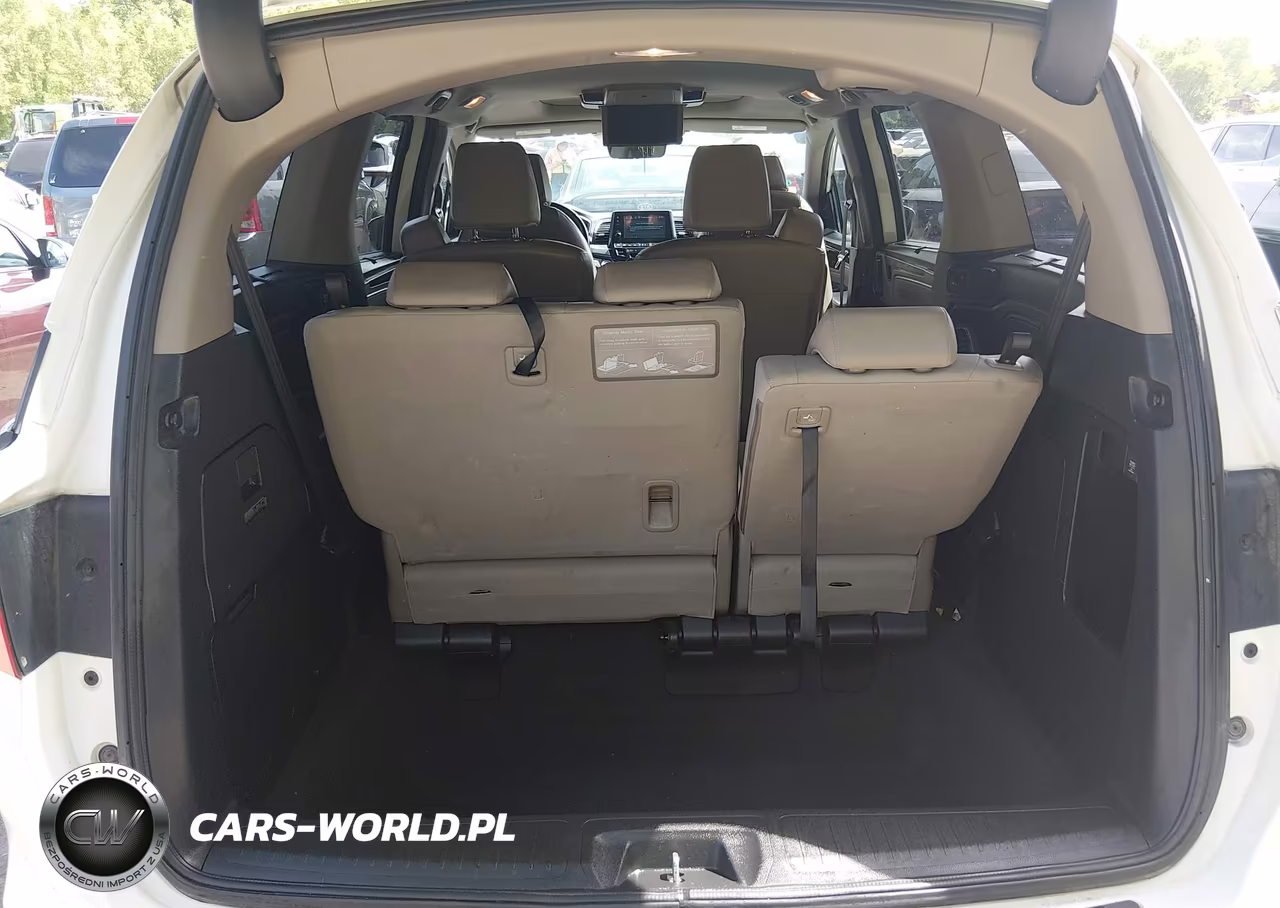 2019 Honda Odyssey Elite VIN:5FNRL6H94KB073686 - 18