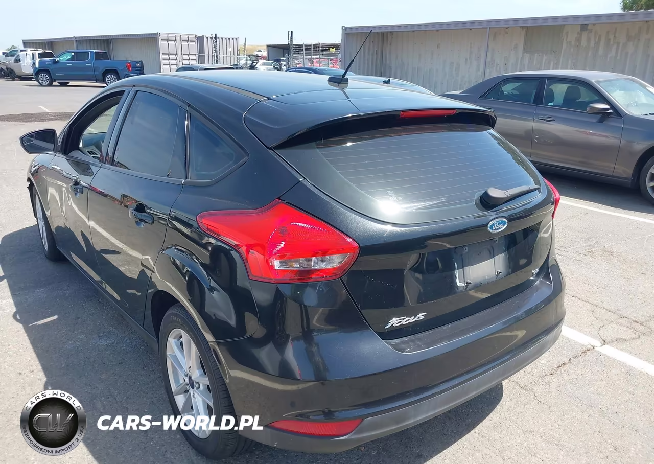 2015 Ford Focus Se VIN:1FADP3K29FL349345 - 3