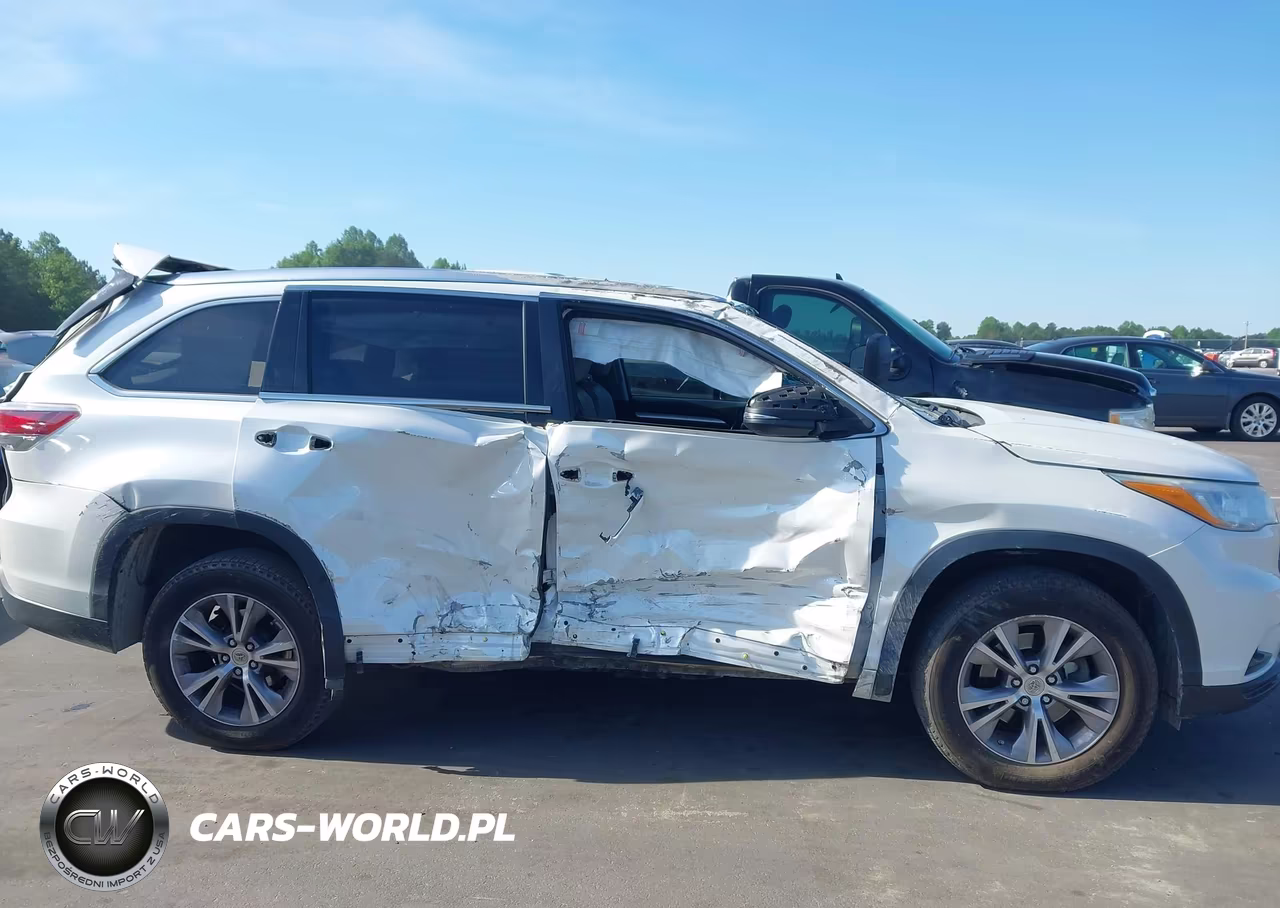 2015 Toyota Highlander Xle V6 VIN:5TDKKRFH8FS051434 - 13