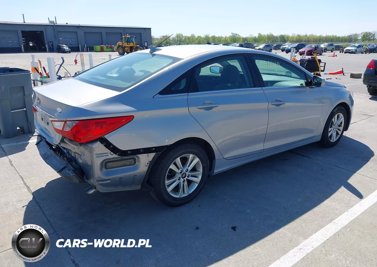 2012 Hyundai Sonata Gls VIN:5NPEB4AC1CH468293 - 4
