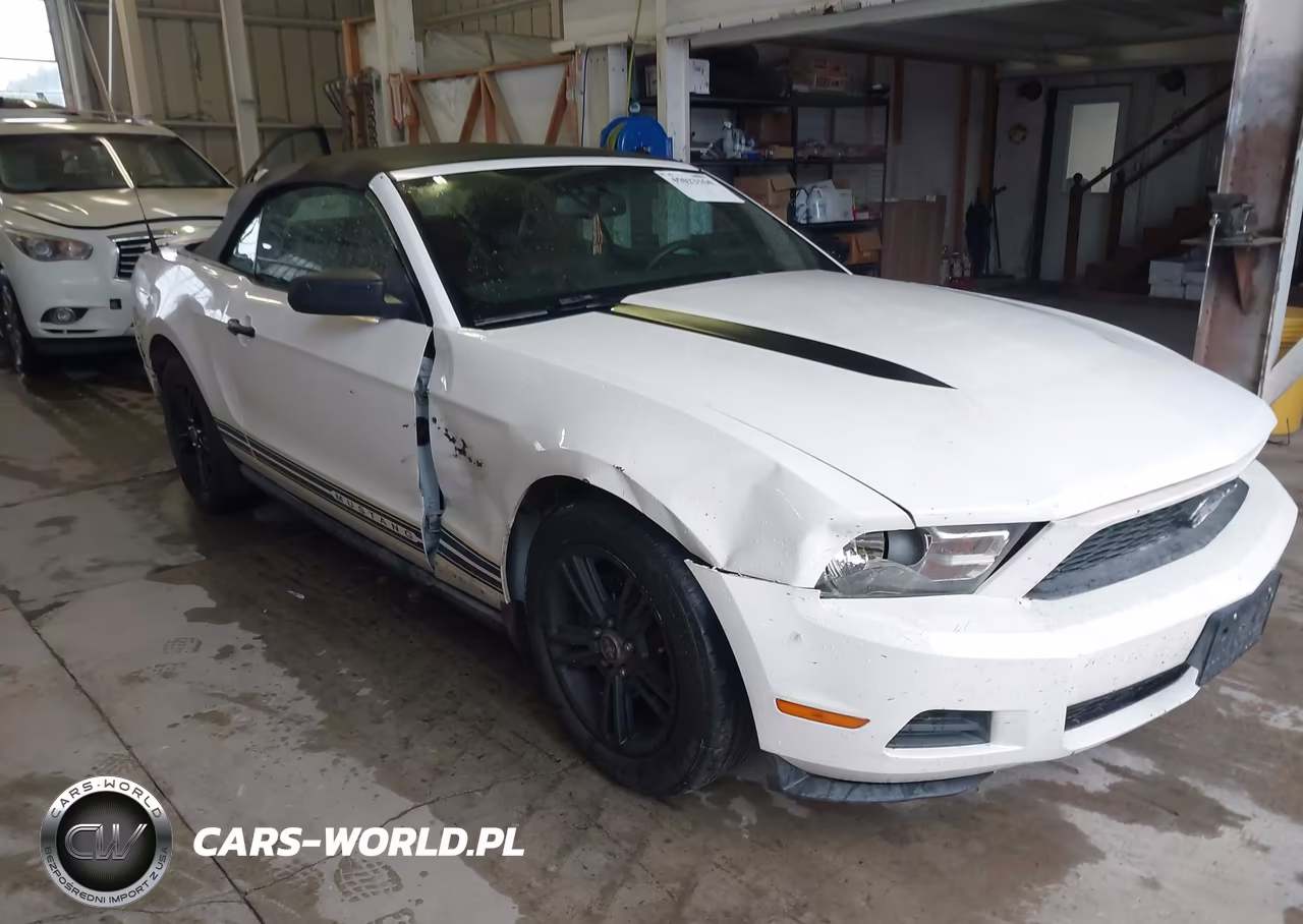 2010 Ford Mustang V6-V6 Premium