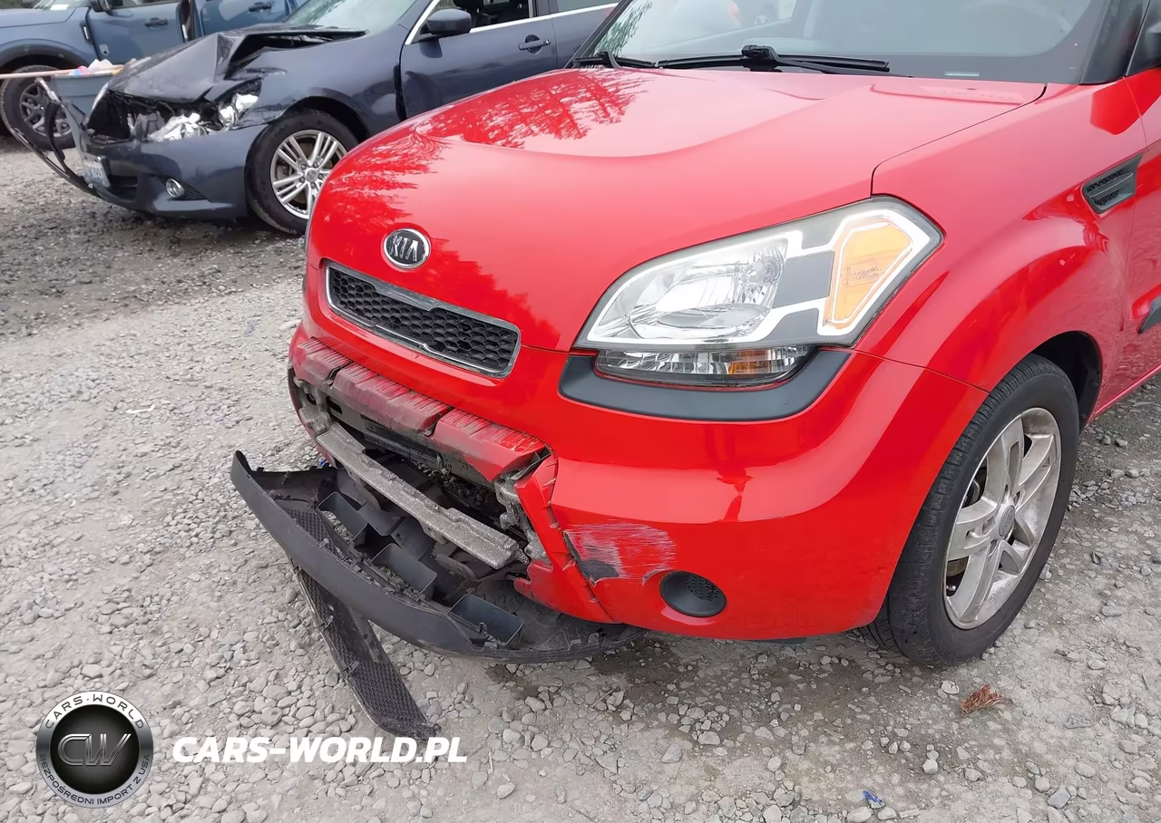 2011 Kia Soul + VIN:KNDJT2A24B7274447 - 6