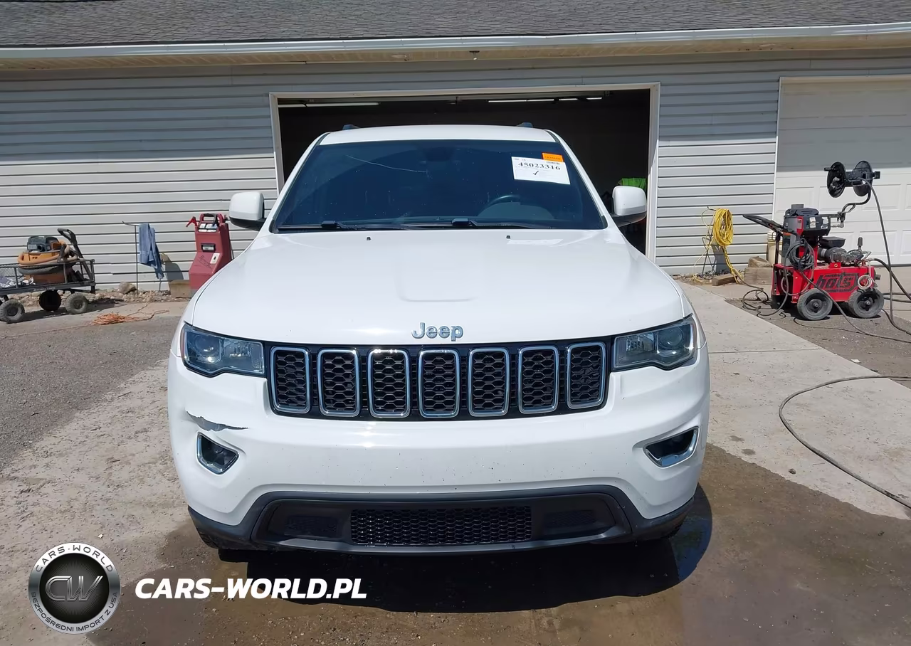 2017 Jeep Grand Cherokee Laredo 4X4 VIN:1C4RJFAGXHC841837 - 12