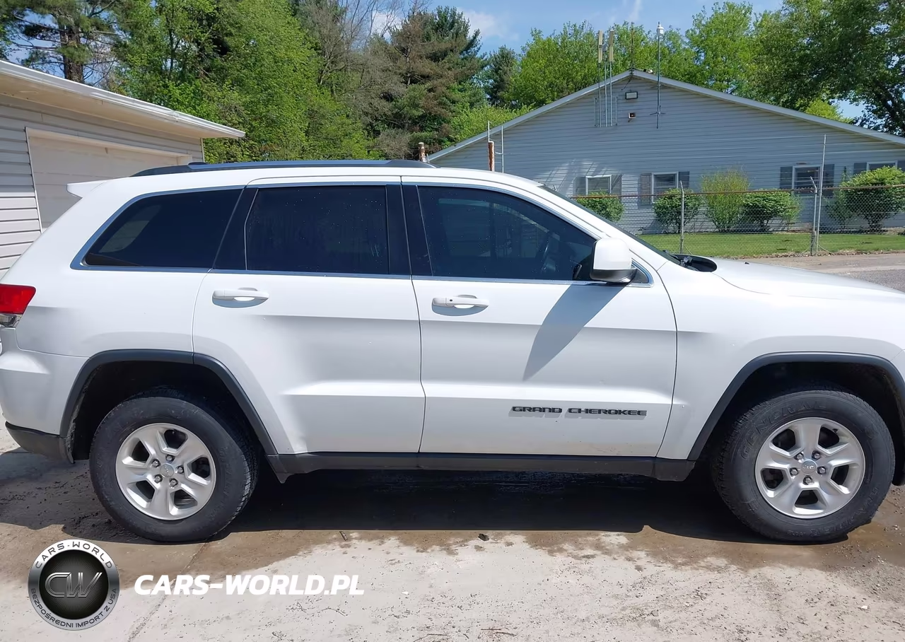 2017 Jeep Grand Cherokee Laredo 4X4 VIN:1C4RJFAGXHC841837 - 13