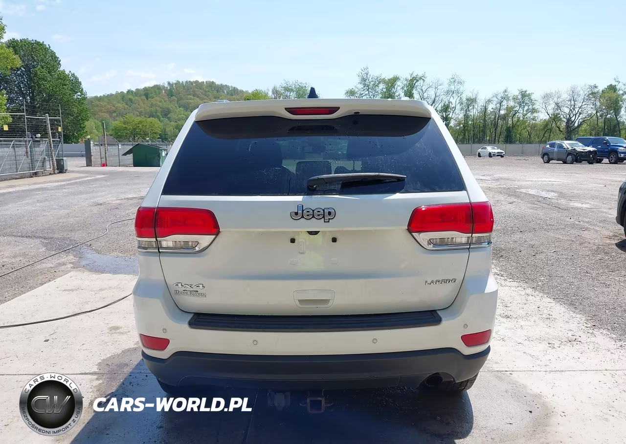 2017 Jeep Grand Cherokee Laredo 4X4 VIN:1C4RJFAGXHC841837 - 16