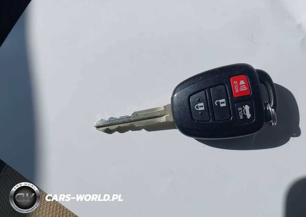 2018 Toyota Corolla Le VIN:2T1BURHE8JC064750 - 11