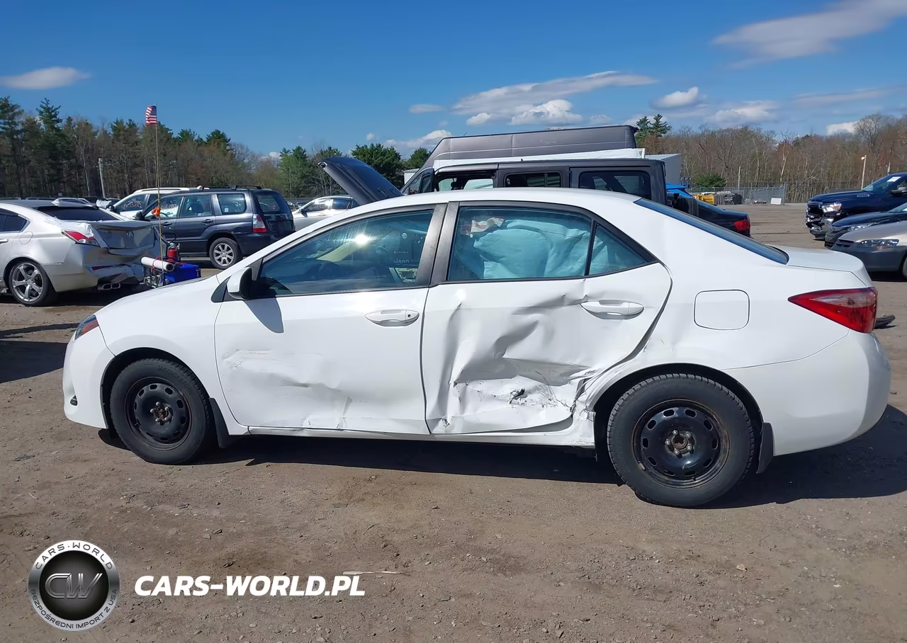 2018 Toyota Corolla Le VIN:2T1BURHE8JC064750 - 12
