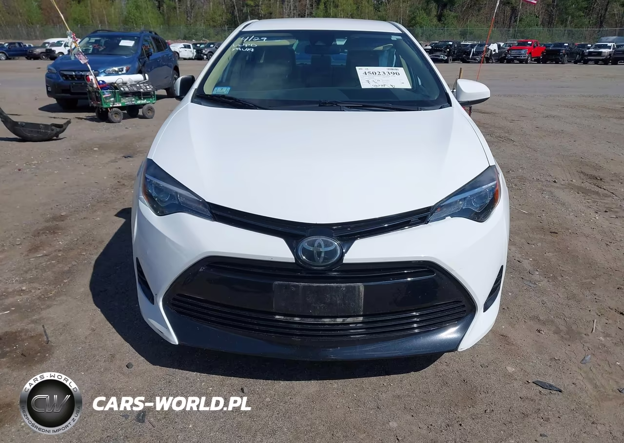 2018 Toyota Corolla Le VIN:2T1BURHE8JC064750 - 13