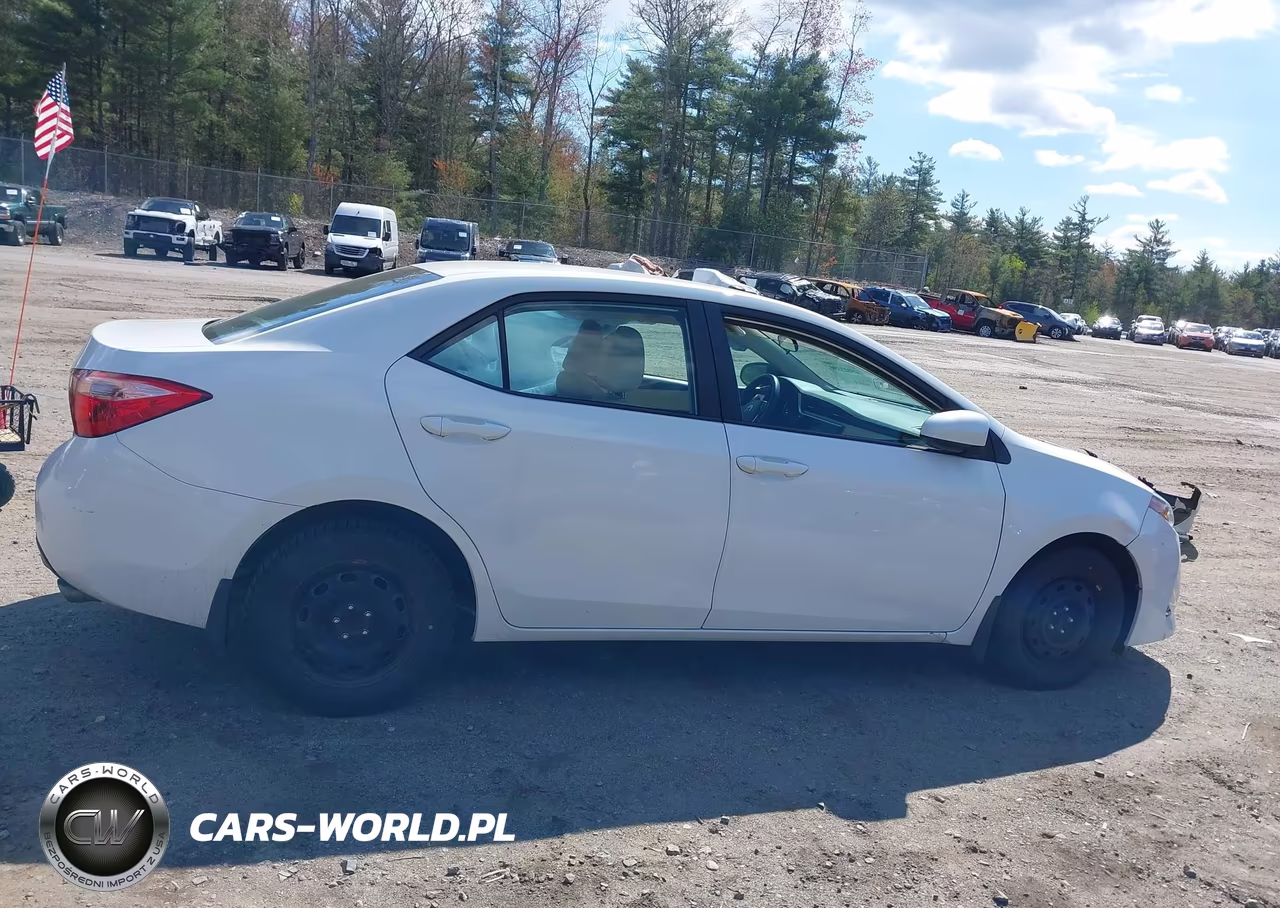 2018 Toyota Corolla Le VIN:2T1BURHE8JC064750 - 14