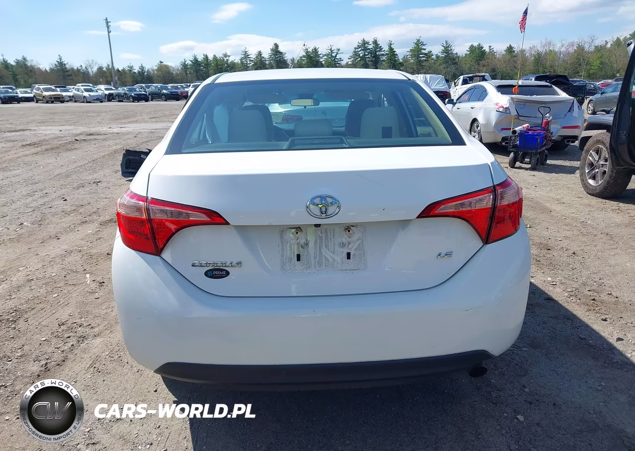 2018 Toyota Corolla Le VIN:2T1BURHE8JC064750 - 17