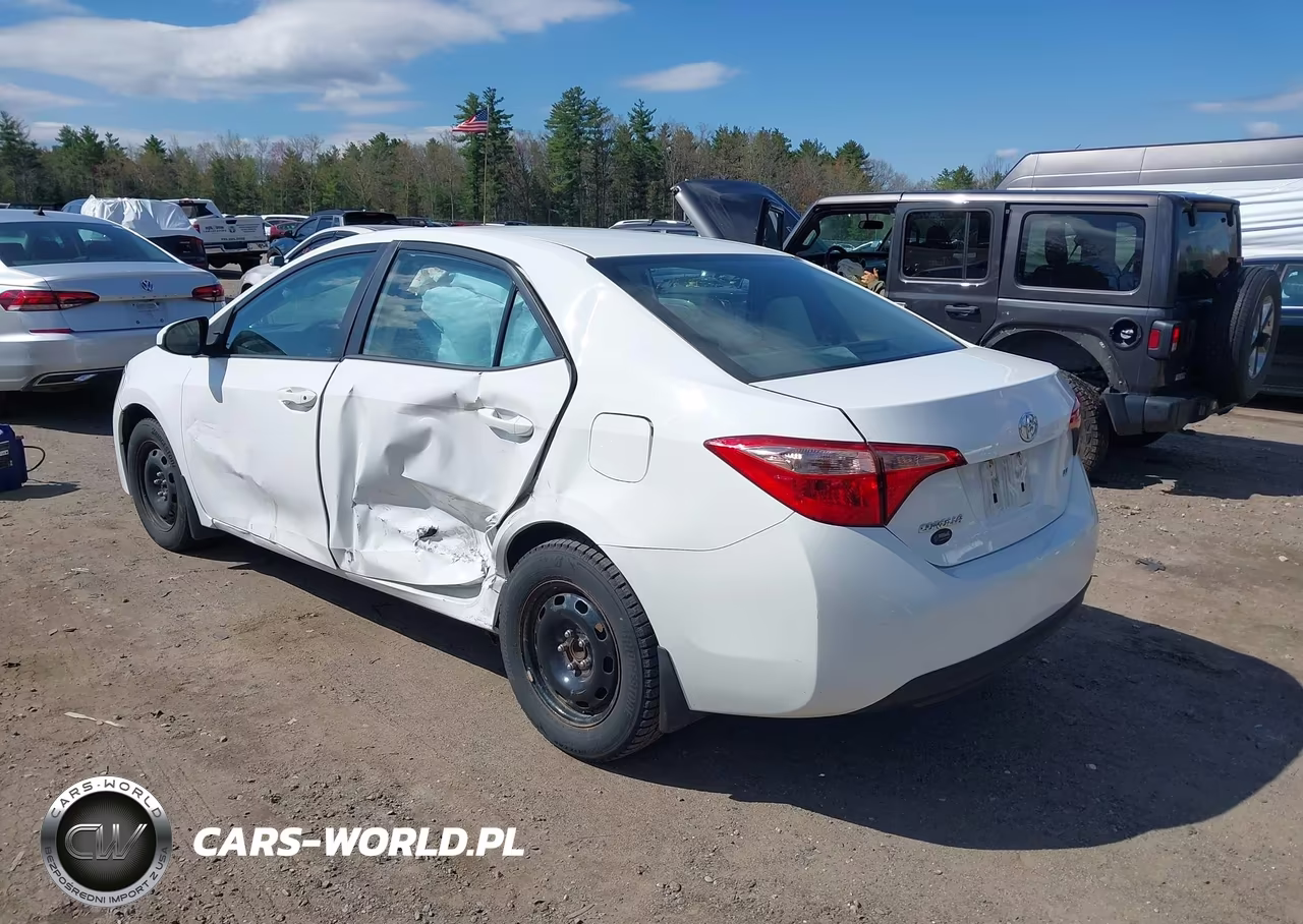 2018 Toyota Corolla Le VIN:2T1BURHE8JC064750 - 3